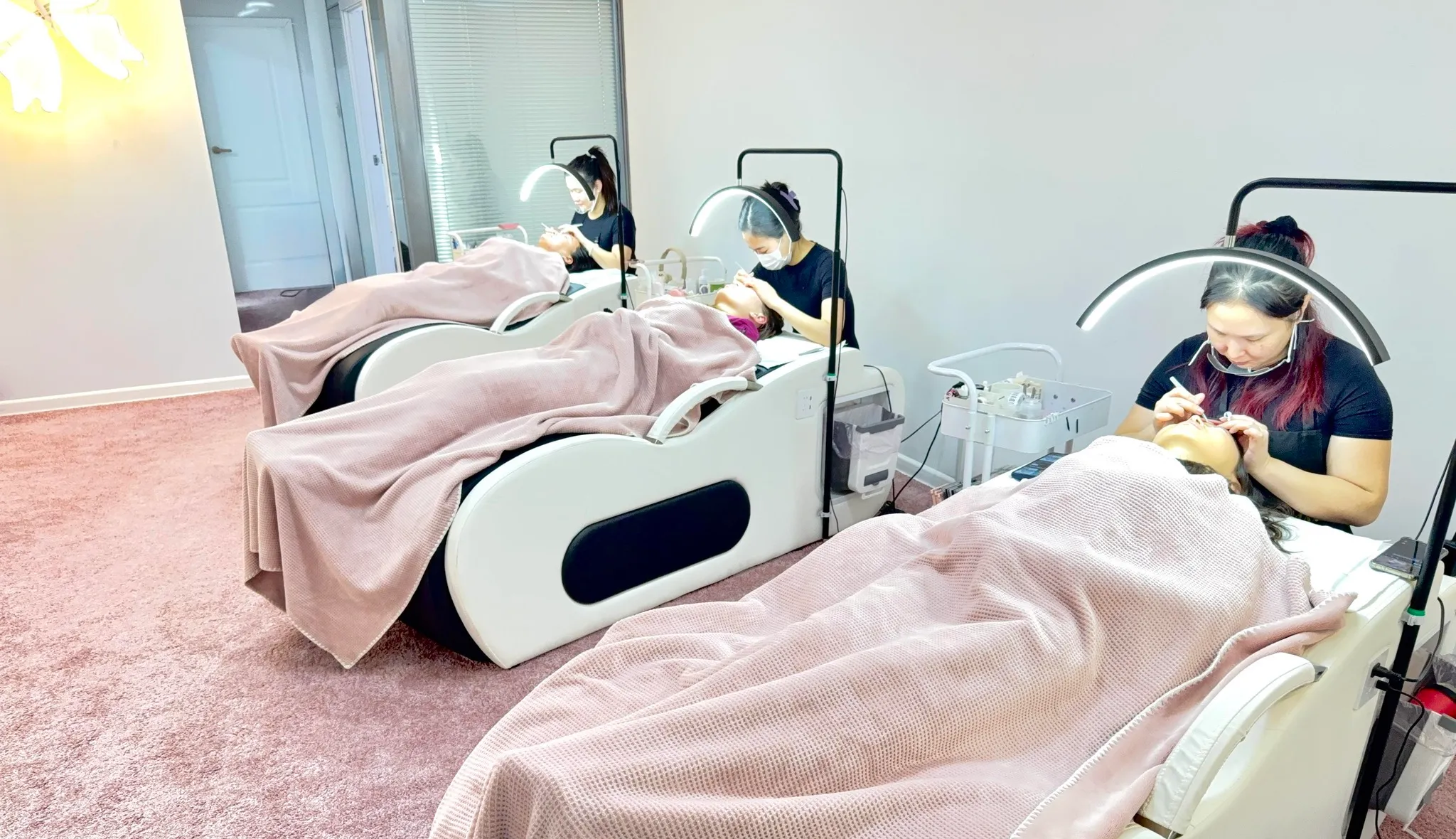 Uran Lash Bar Luxury Aesthetic